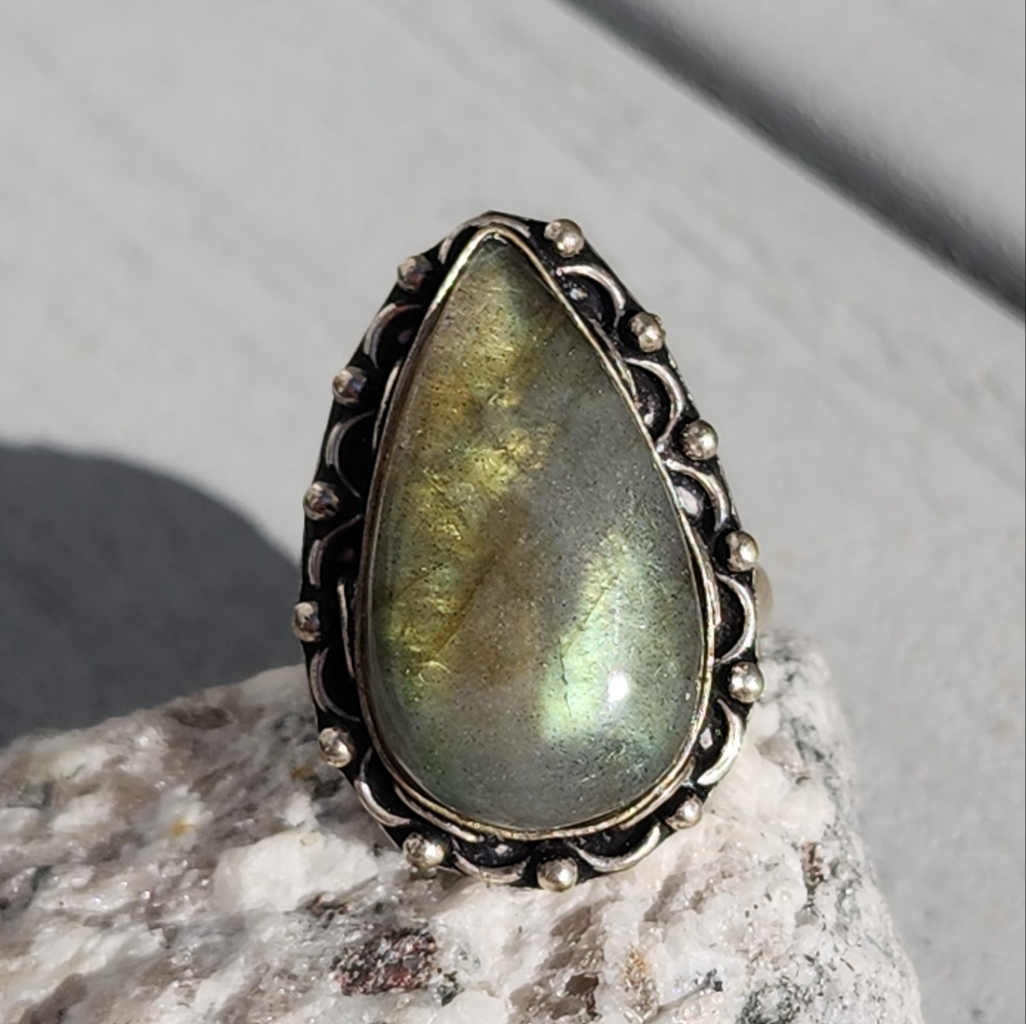 Labradorite Ring 95 Hand Crafted Vintage Style Setting 35$